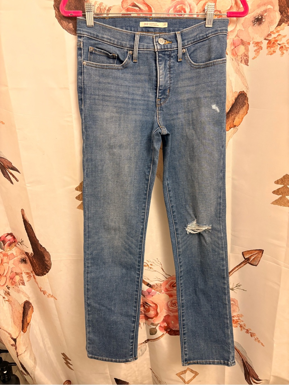 Size 27 Women's Light Blue Distressed Slim Jeans